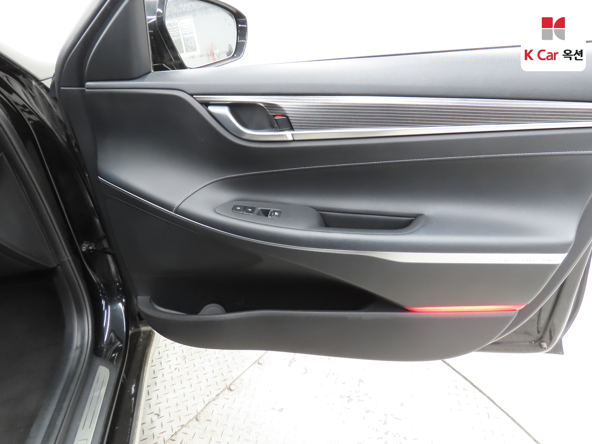 Hyundai AZERA 2019 - Image 28