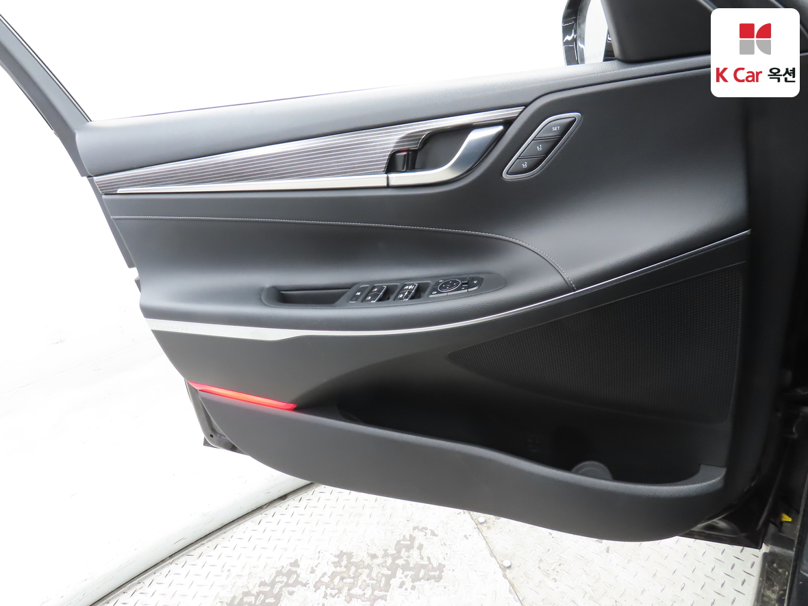 Hyundai AZERA 2019 - Image 8