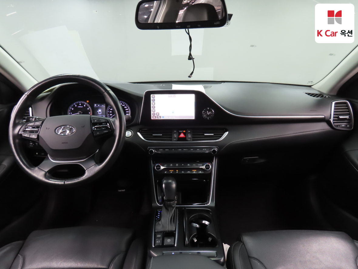 Hyundai AZERA 2019 - Image 3