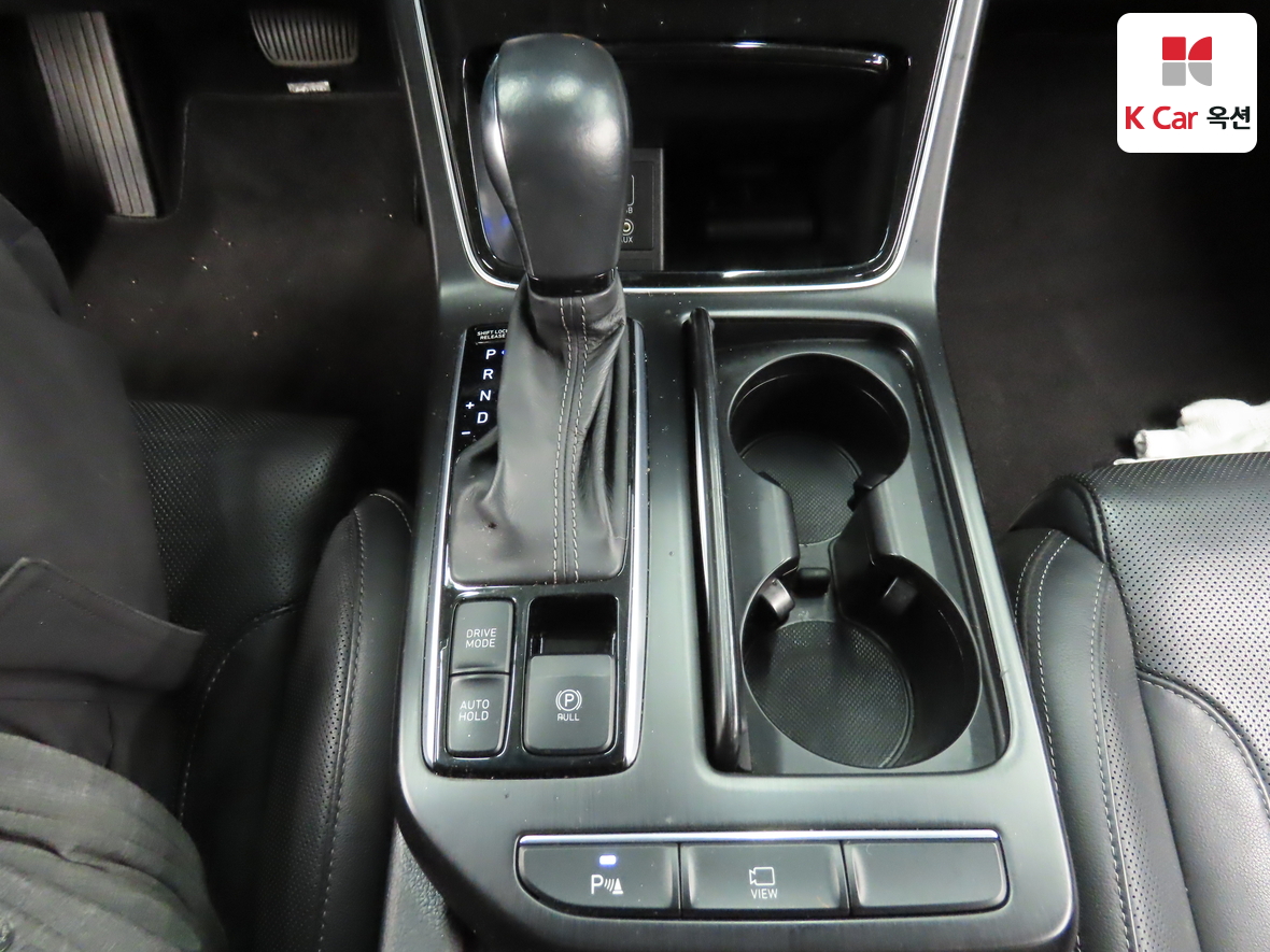 Hyundai AZERA 2019 - Image 16