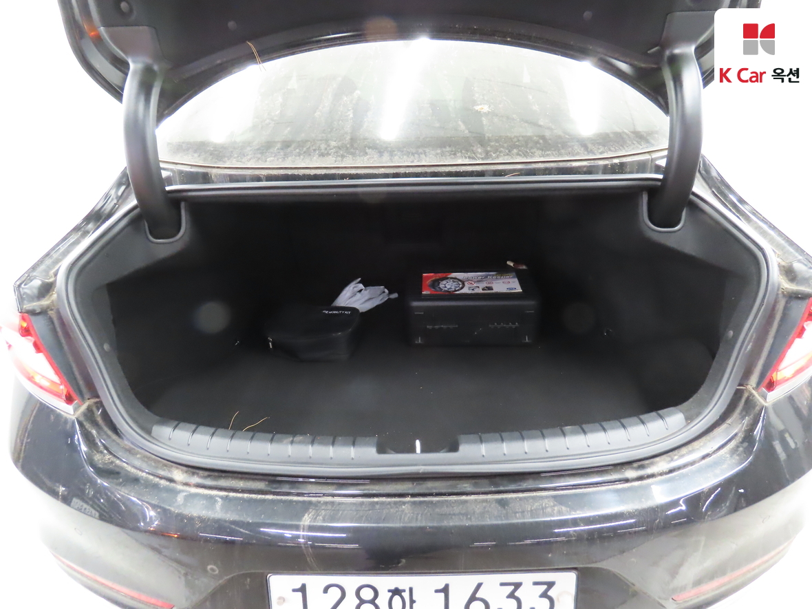 Hyundai AZERA 2019 - Image 25