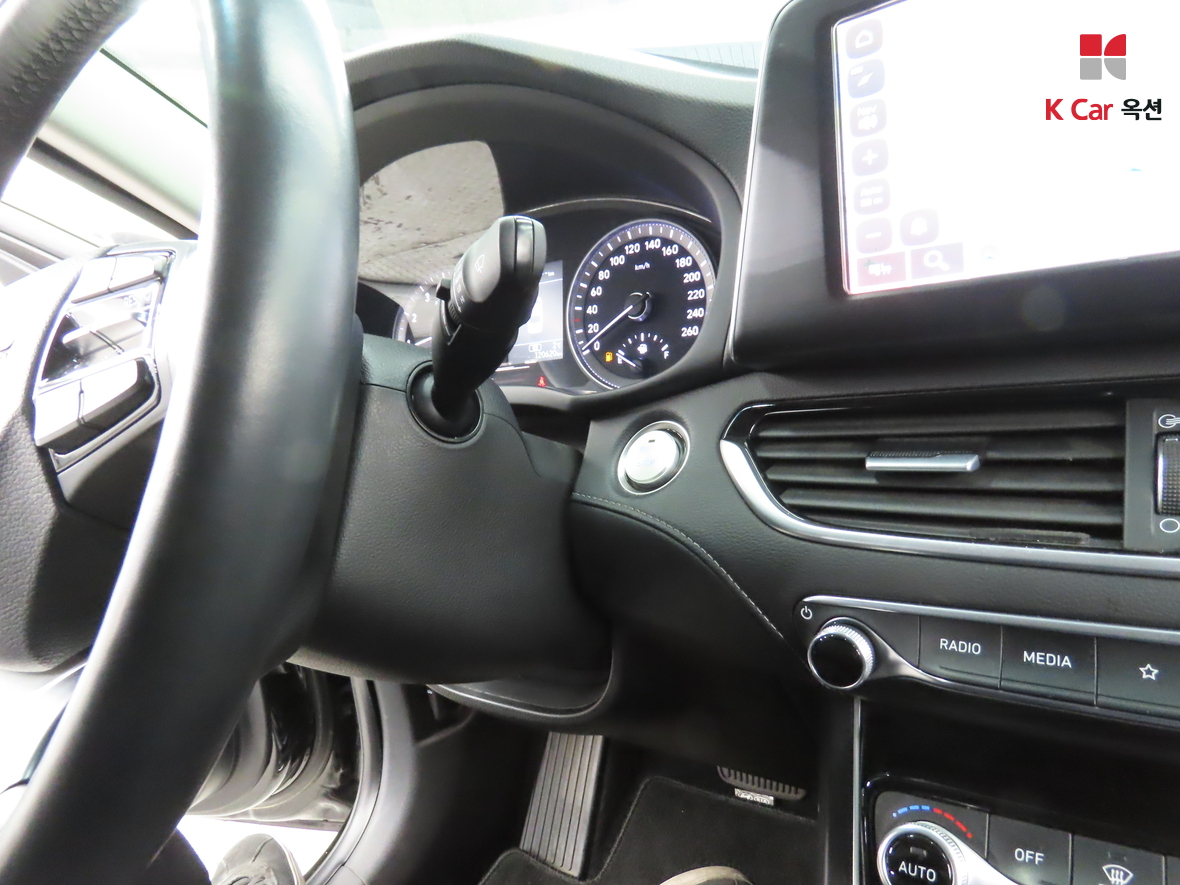 Hyundai AZERA 2019 - Image 11