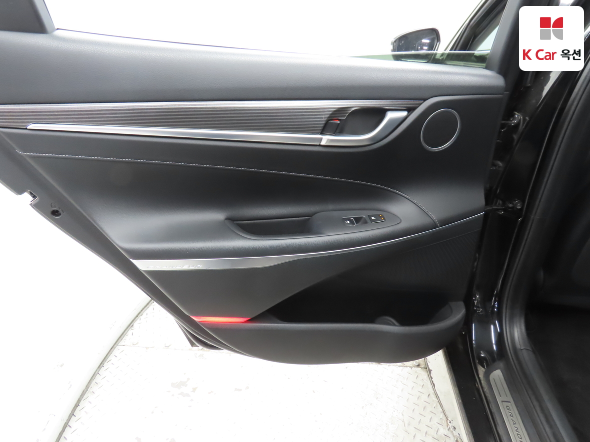 Hyundai AZERA 2019 - Image 22