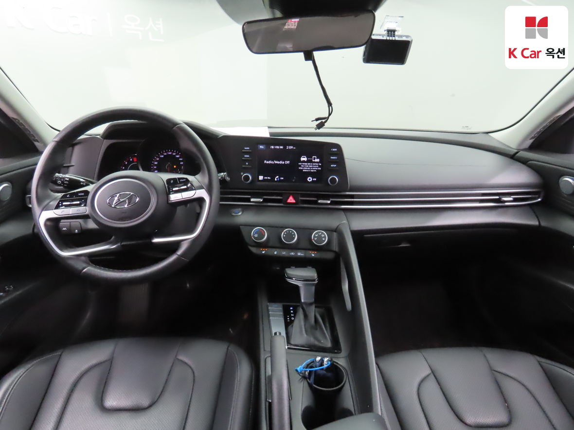 Hyundai Elantra 2021 - Image 3