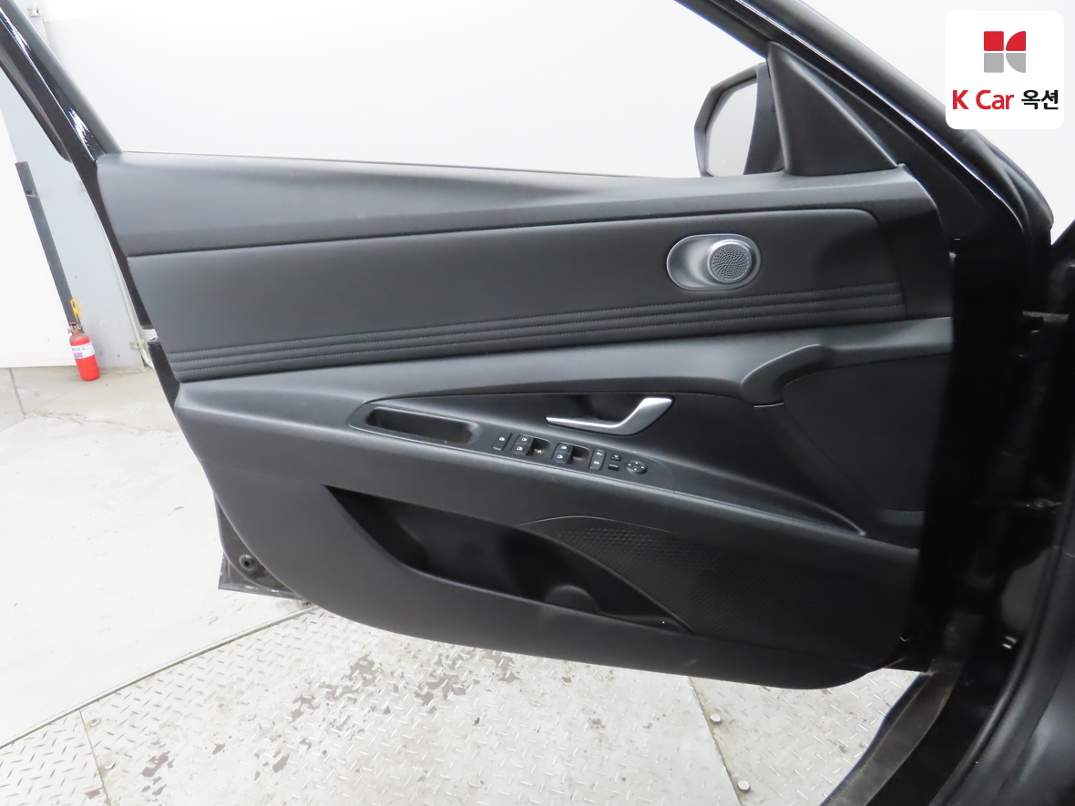 Hyundai Elantra 2021 - Image 8