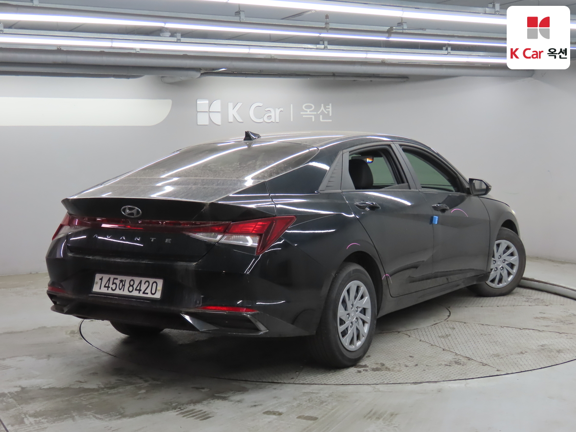 Hyundai Elantra 2021 - Image 2