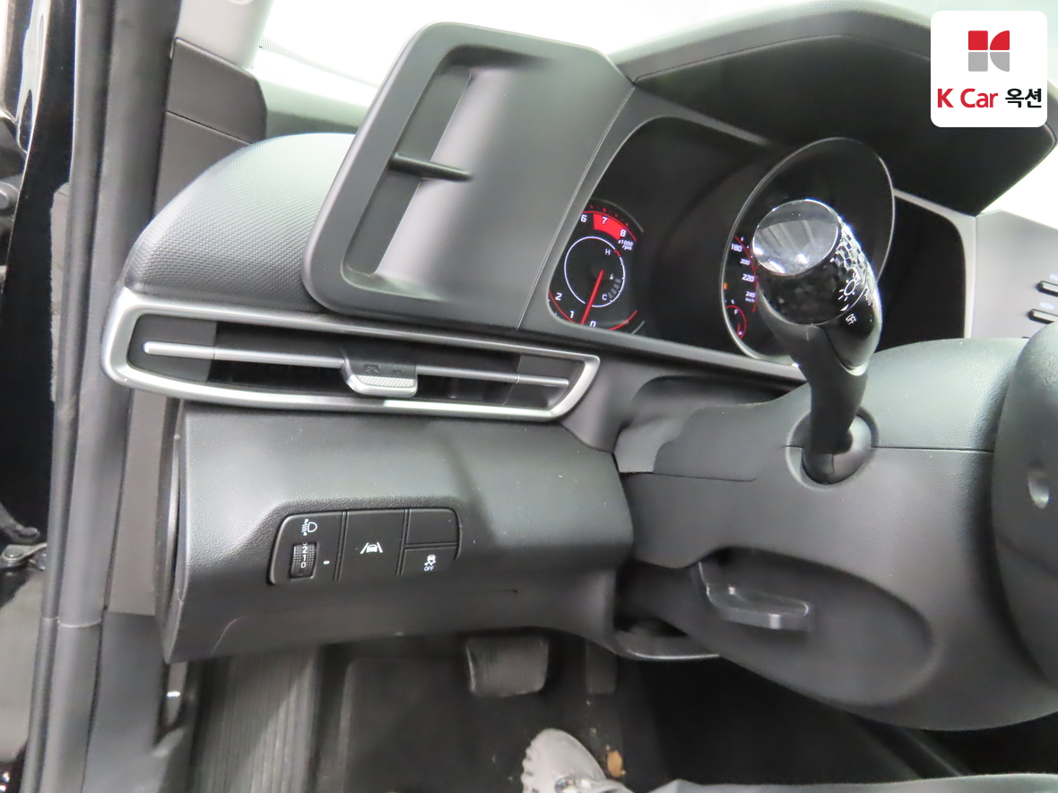 Hyundai Elantra 2021 - Image 9