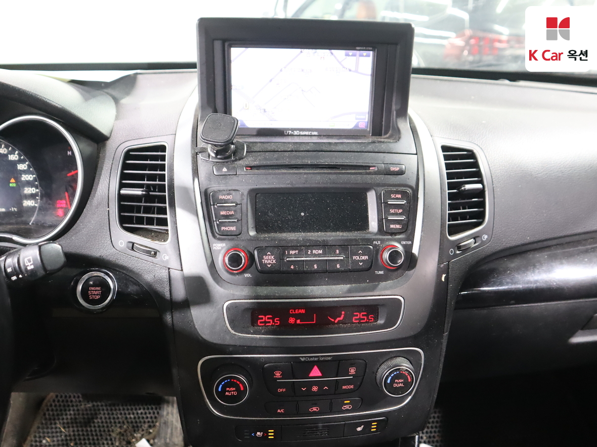 كيا سورينتو 2013 - صورة 6