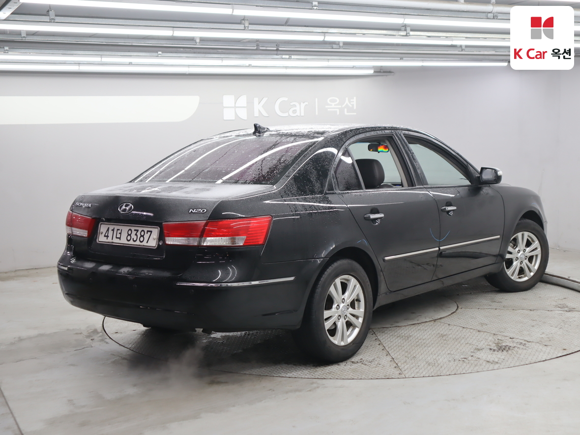 Hyundai Sonata 2010 - Image 2