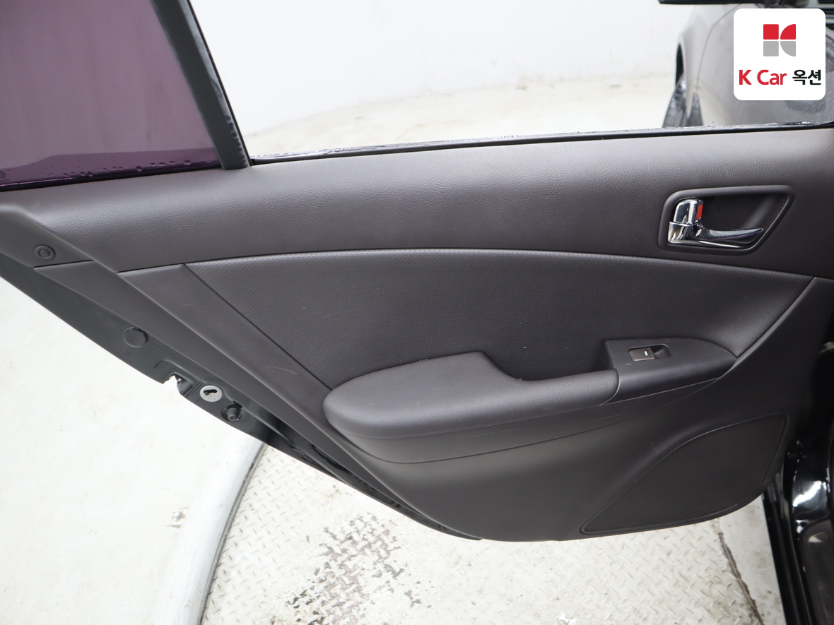 Hyundai Sonata 2010 - Image 21