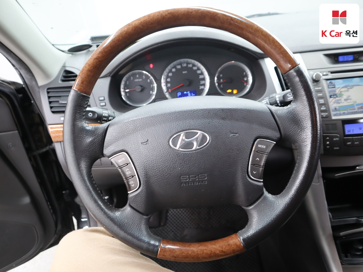 Hyundai Sonata 2010 - Image 10