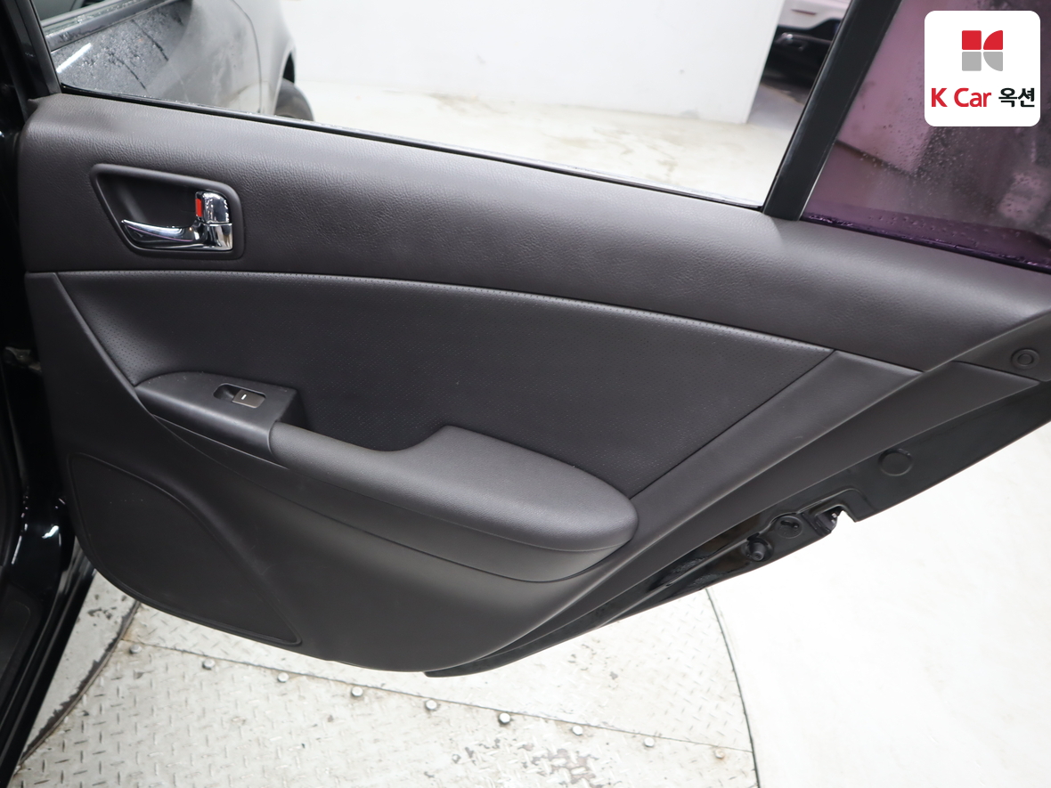 Hyundai Sonata 2010 - Image 25