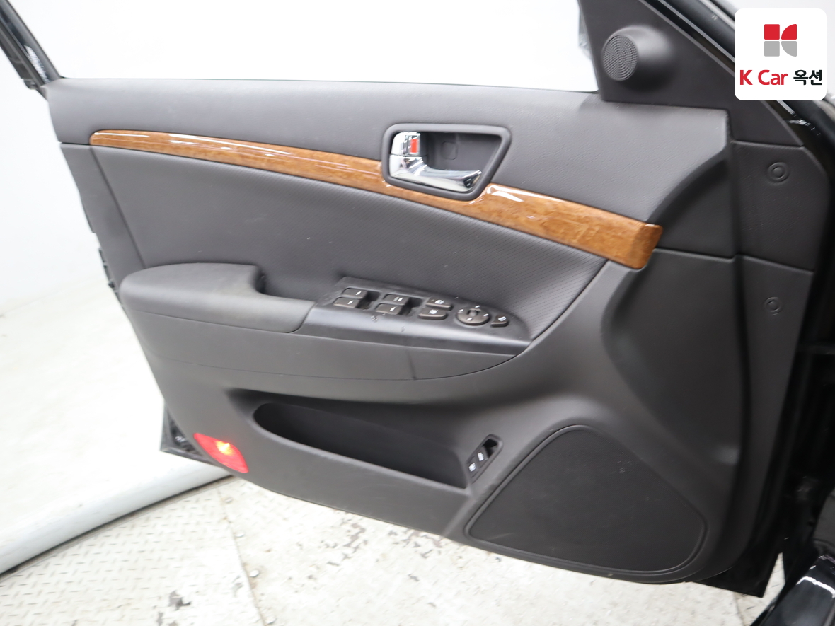 Hyundai Sonata 2010 - Image 8