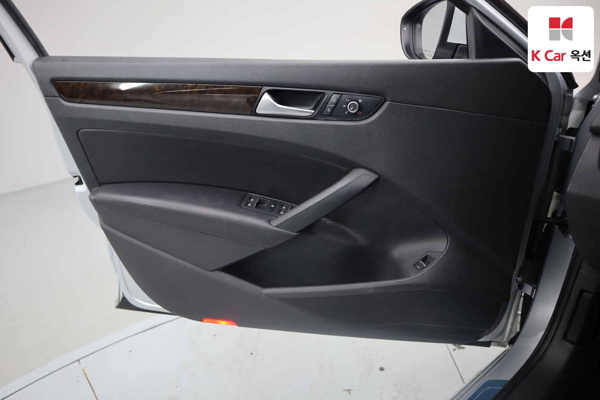 Volkswagen Passat 2015 - Image 8