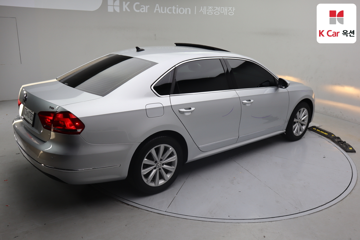 Volkswagen Passat 2015 - Image 2