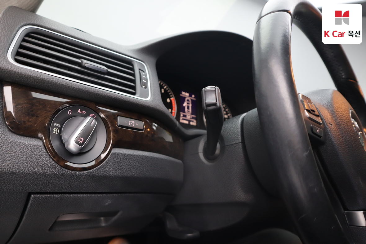 Volkswagen Passat 2015 - Image 9