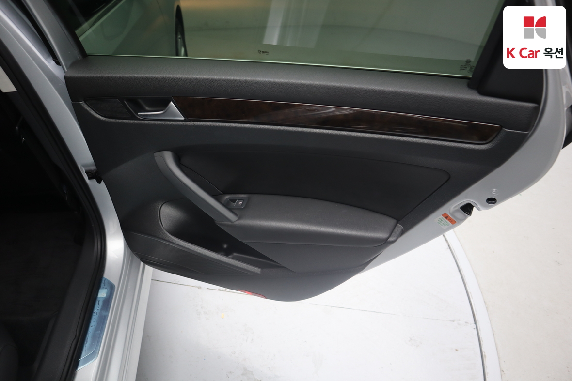 Volkswagen Passat 2015 - Image 26