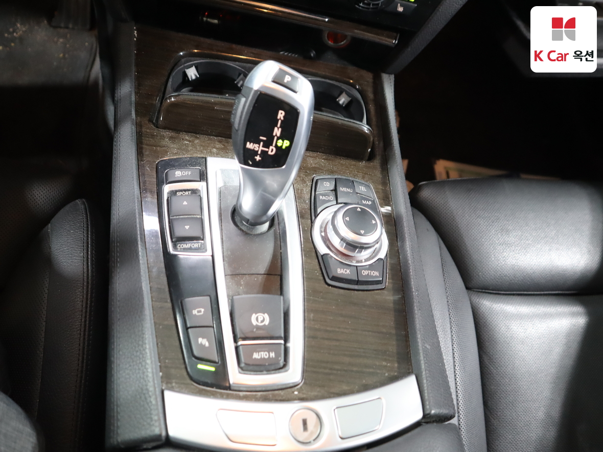 BMW 7 Series 2010 - Image 16