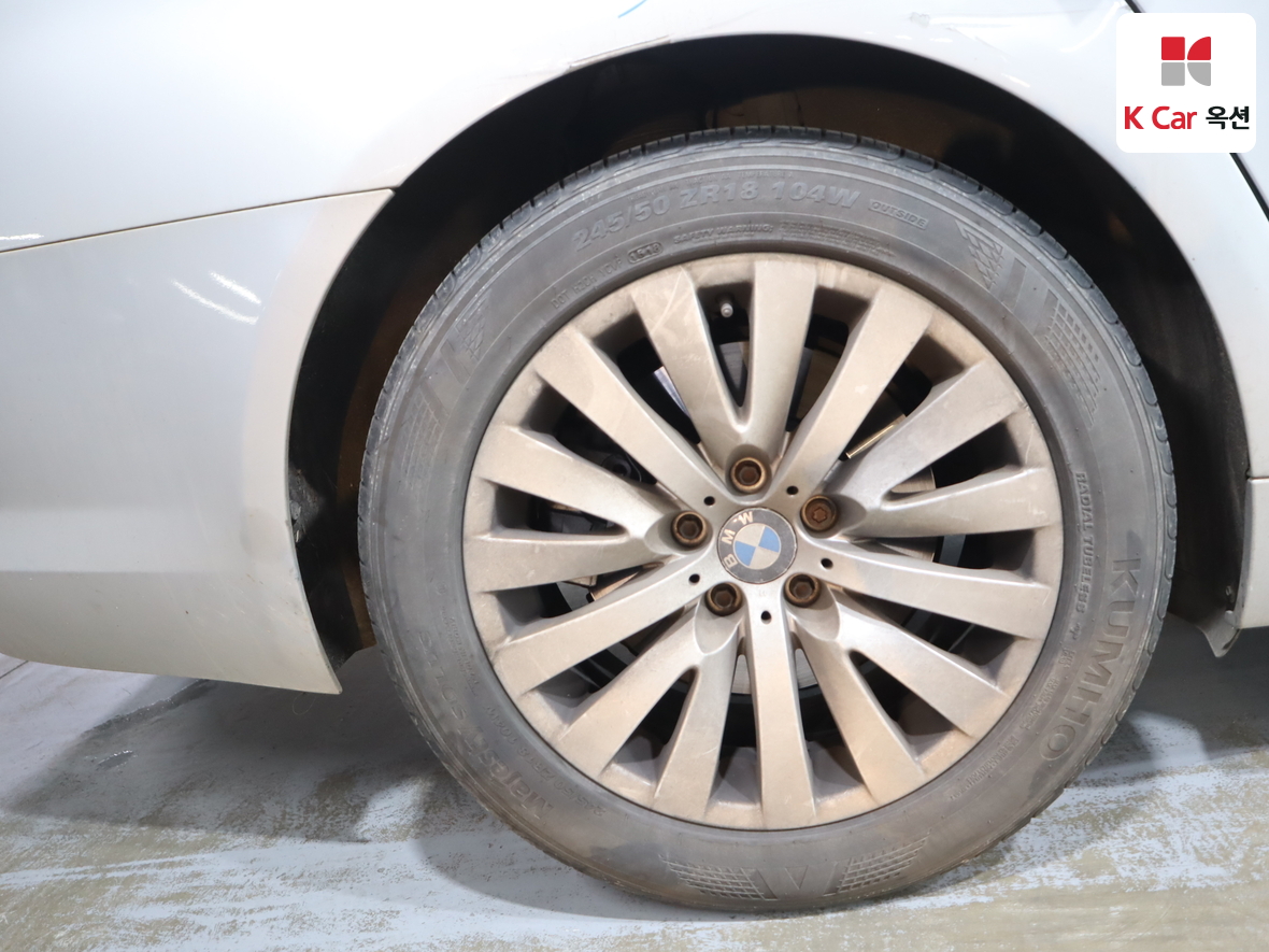 BMW 7 Series 2010 - Image 41