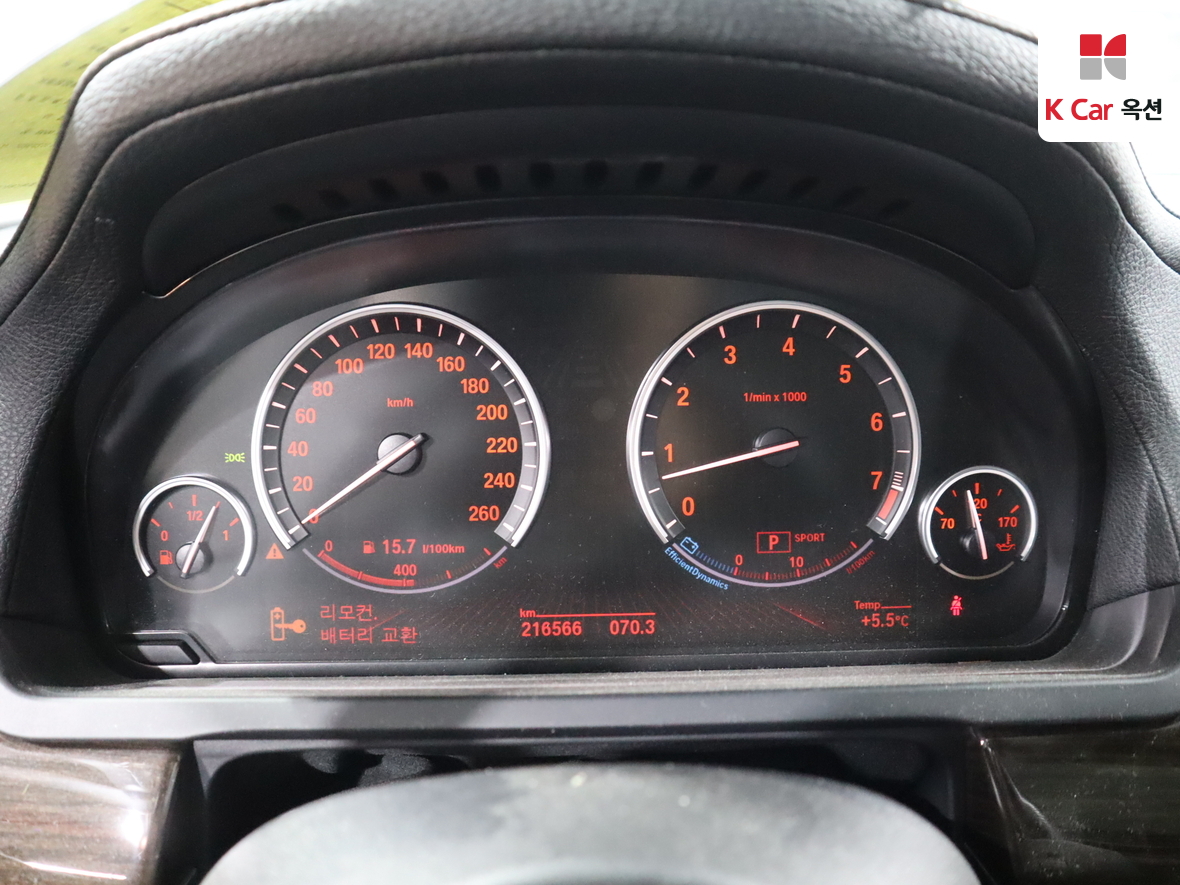 BMW 7 Series 2010 - Image 5