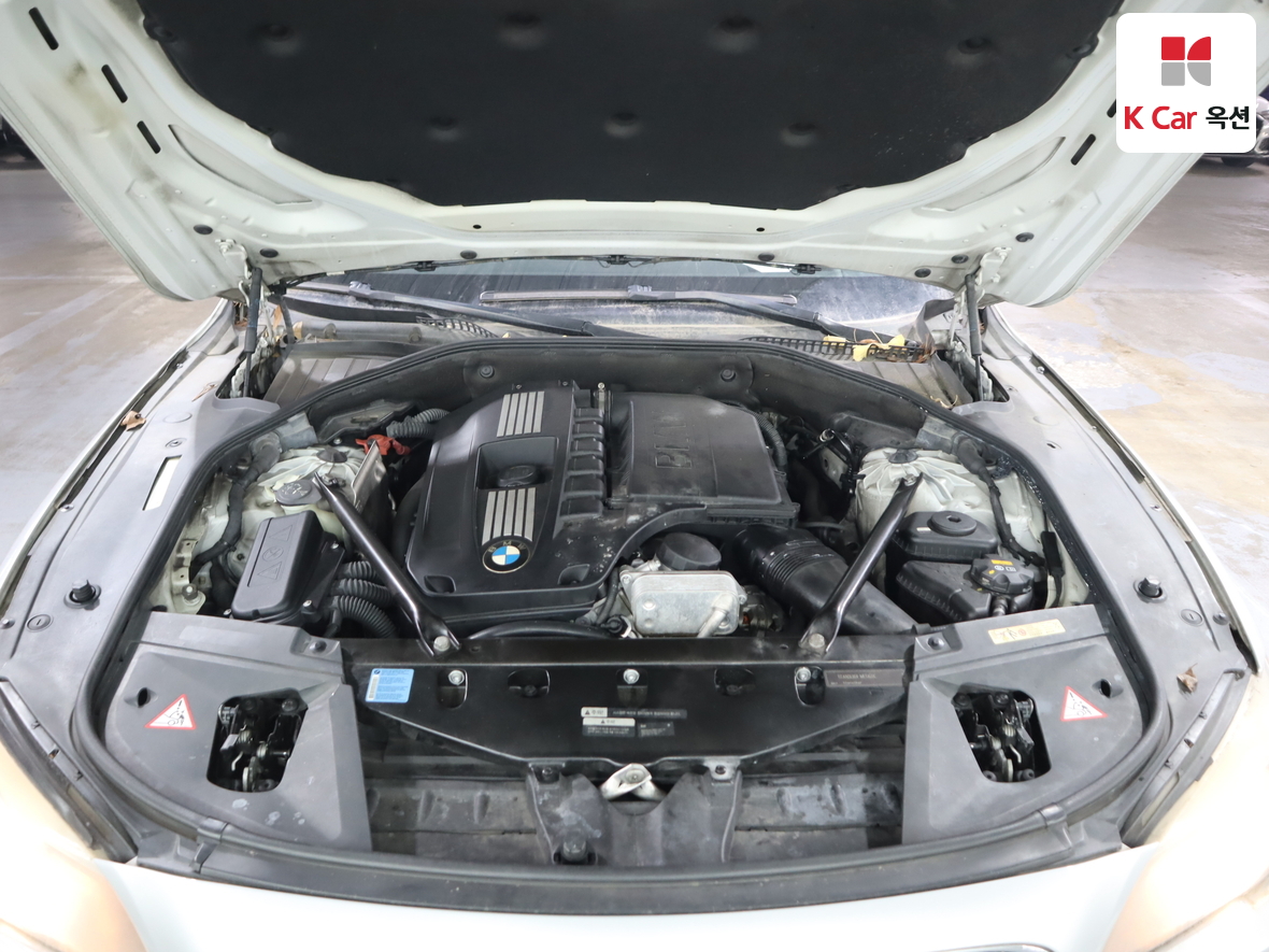 BMW 7 Series 2010 - Image 34
