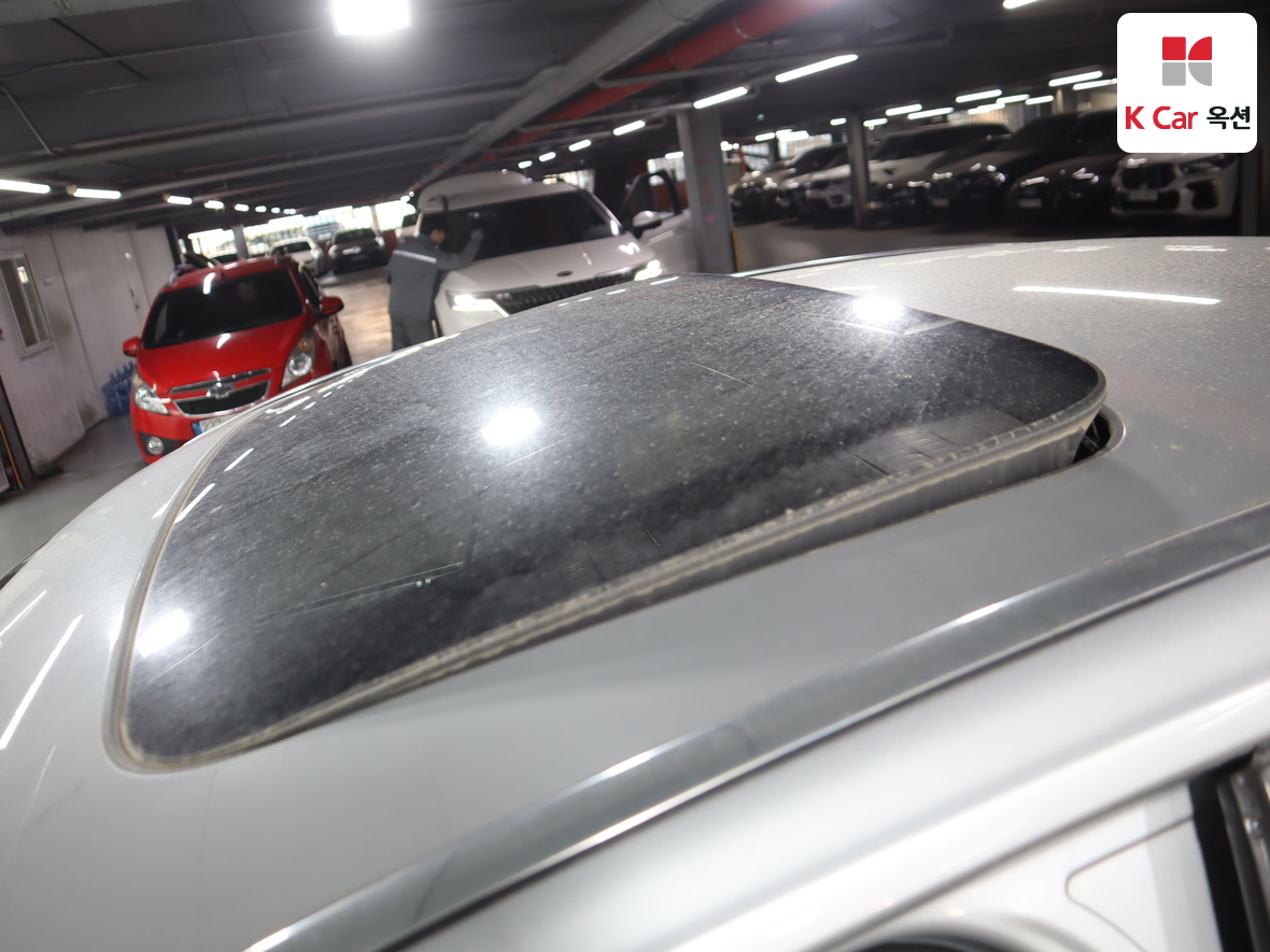 BMW 7 Series 2010 - Image 22