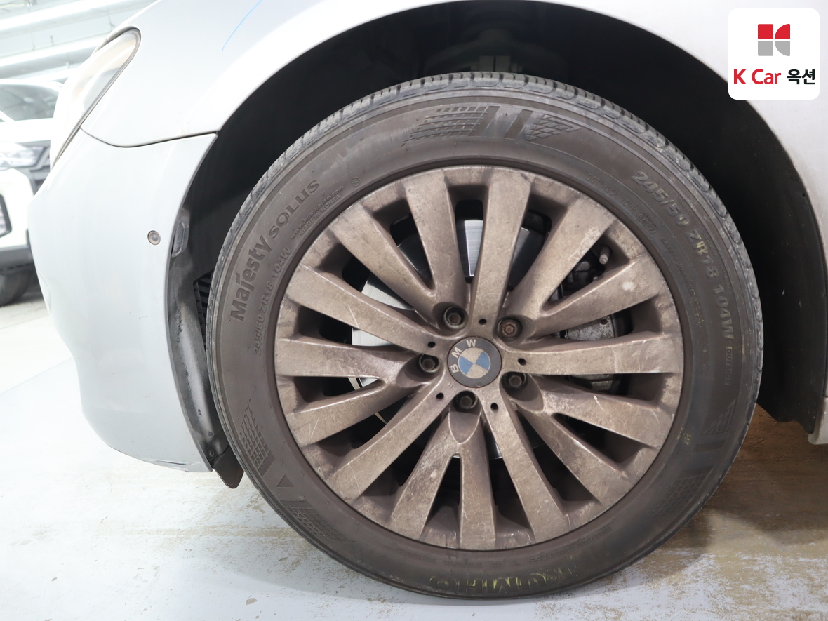 BMW 7 Series 2010 - Image 43