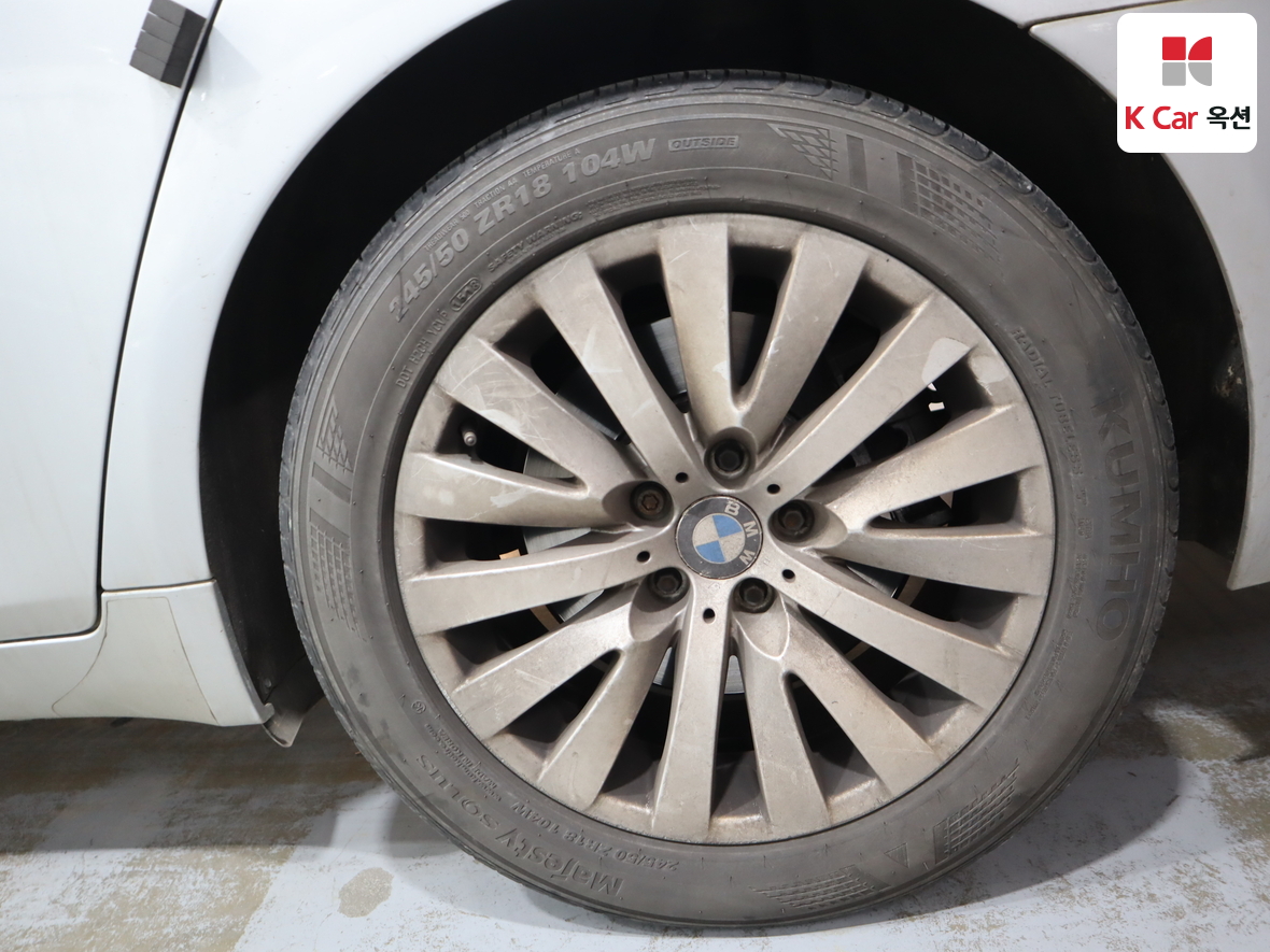 BMW 7 Series 2010 - Image 42