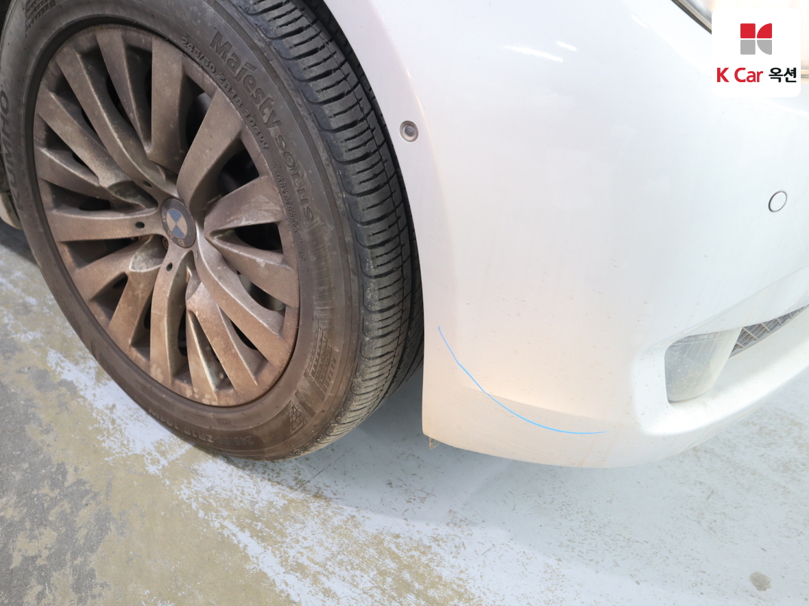 BMW 7 Series 2010 - Image 37