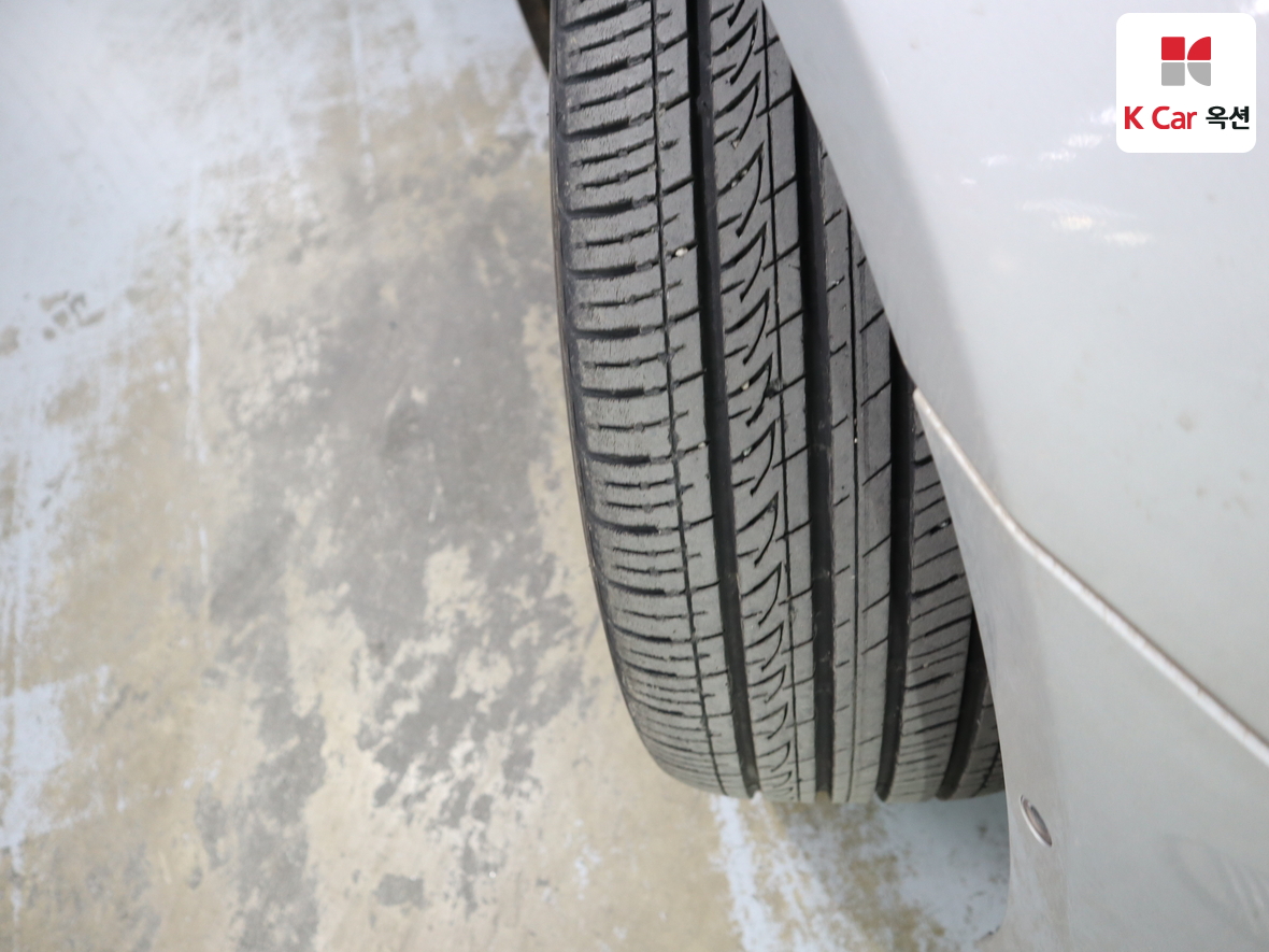 BMW 7 Series 2010 - Image 33