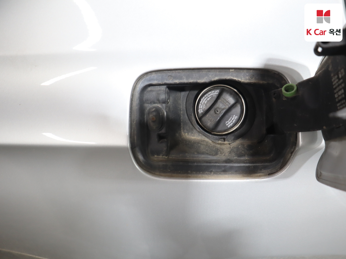 BMW 7 Series 2010 - Image 27