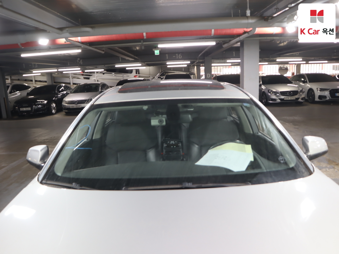 BMW 7 Series 2010 - Image 35