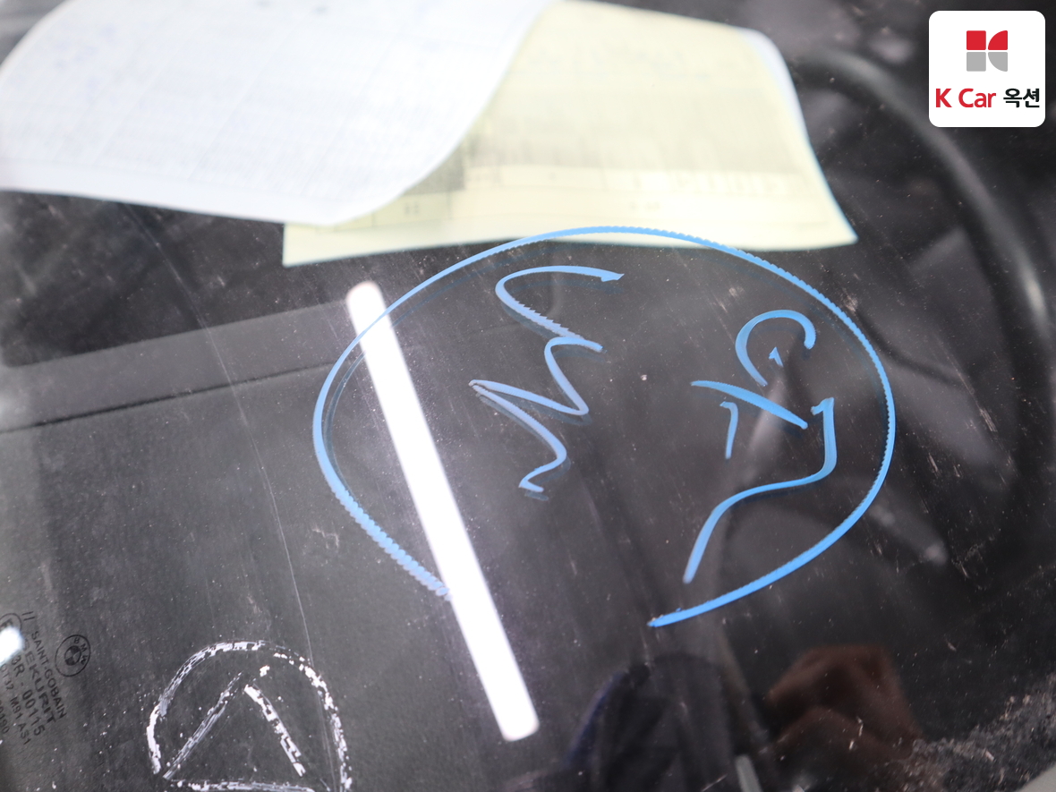 BMW 7 Series 2010 - Image 36