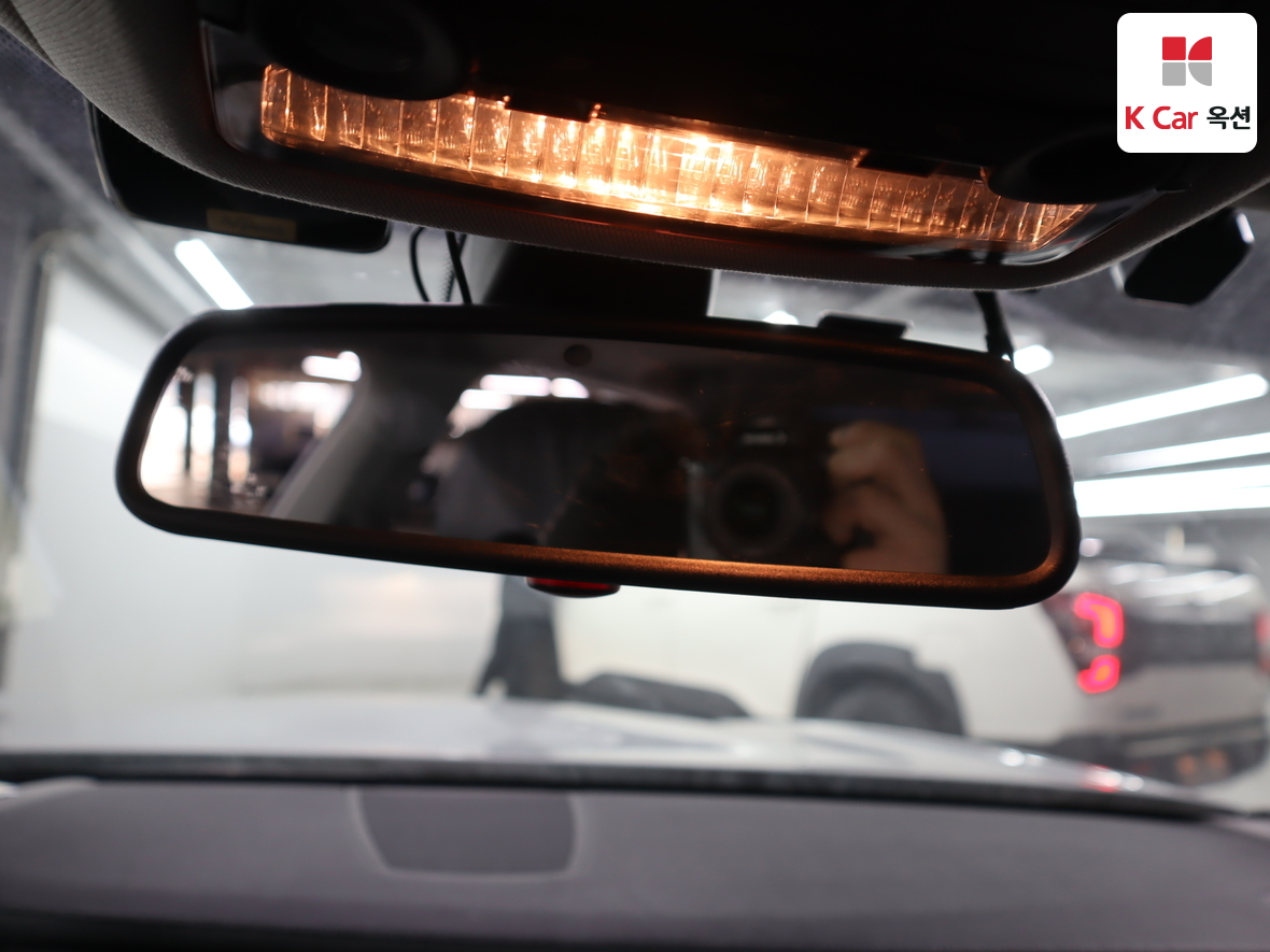 BMW 7 Series 2010 - Image 13