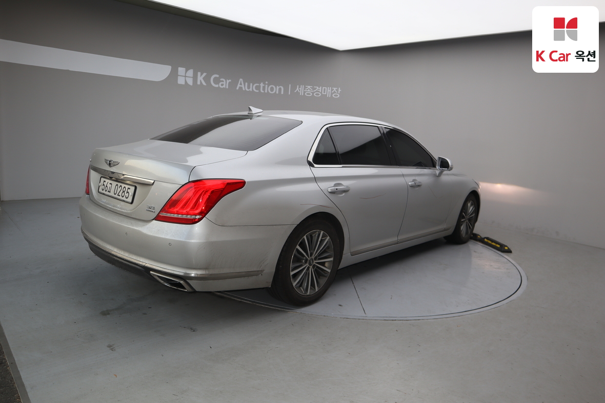 هيونداي جينيسيس EQ900 2016 - صورة 2