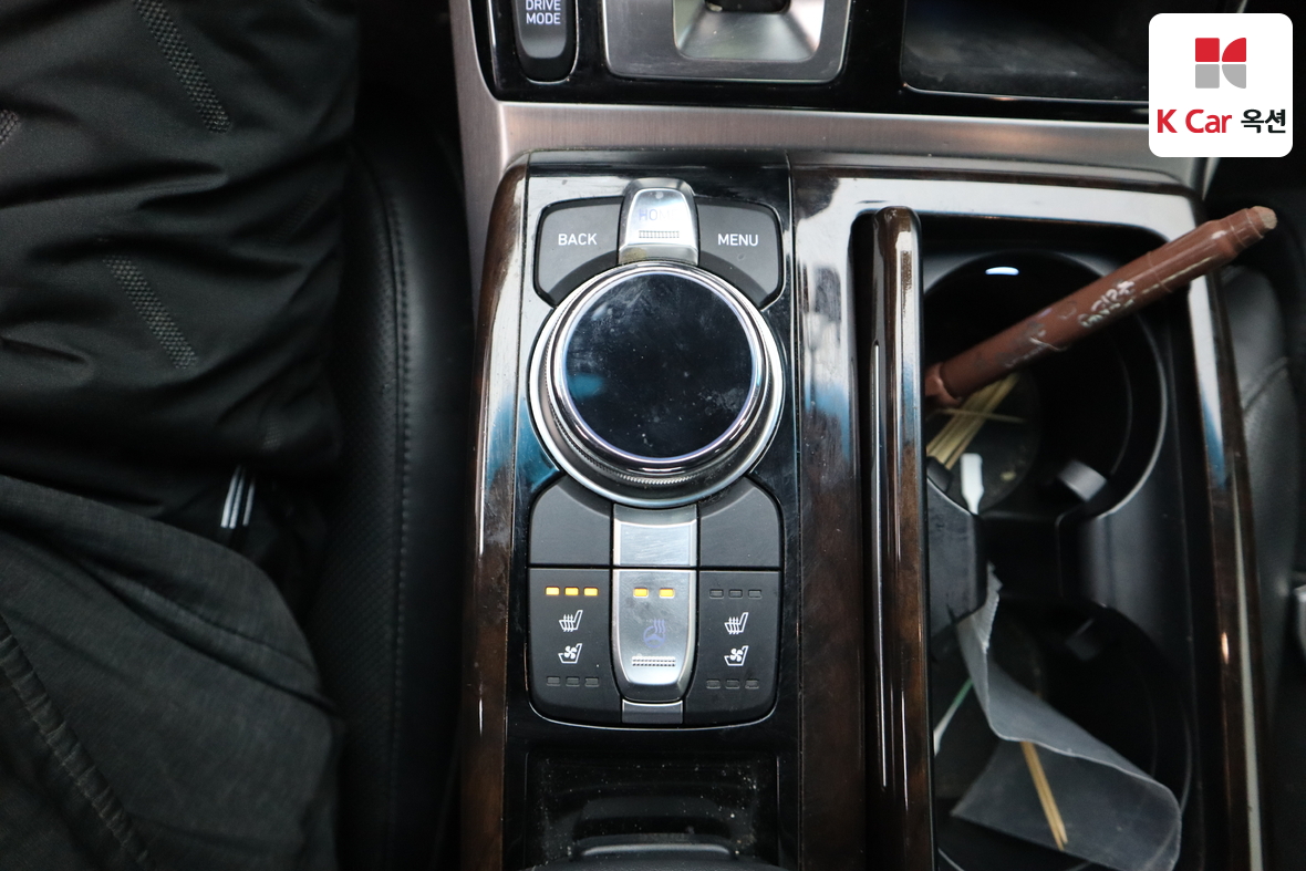 هيونداي جينيسيس EQ900 2016 - صورة 16