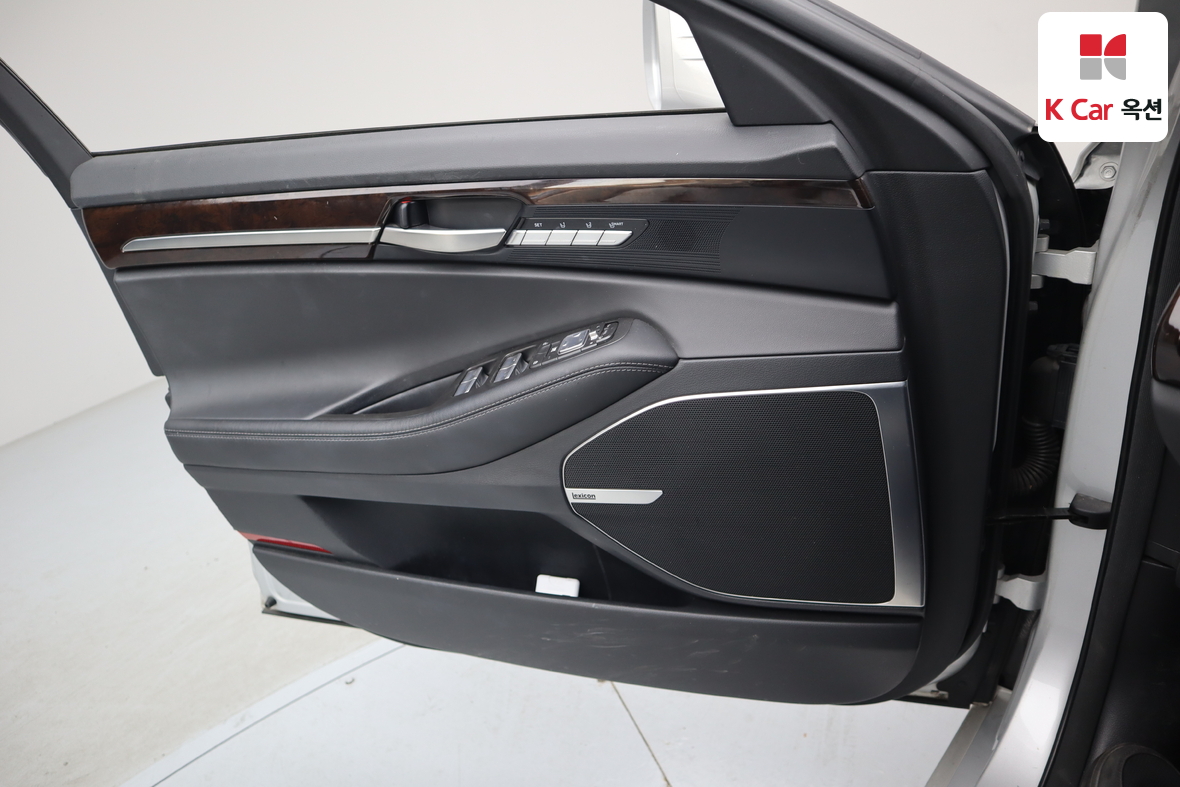 هيونداي جينيسيس EQ900 2016 - صورة 8