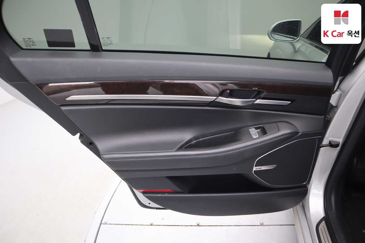 هيونداي جينيسيس EQ900 2016 - صورة 22