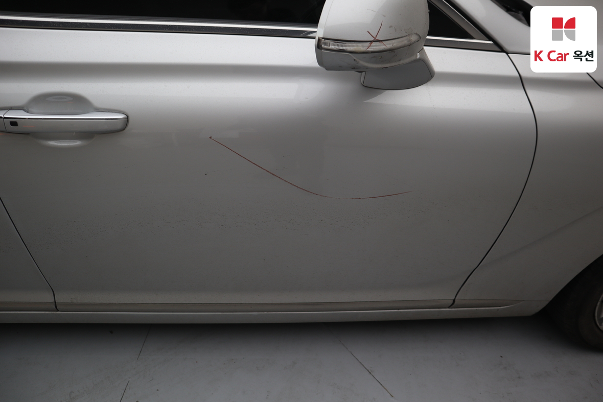 هيونداي جينيسيس EQ900 2016 - صورة 38