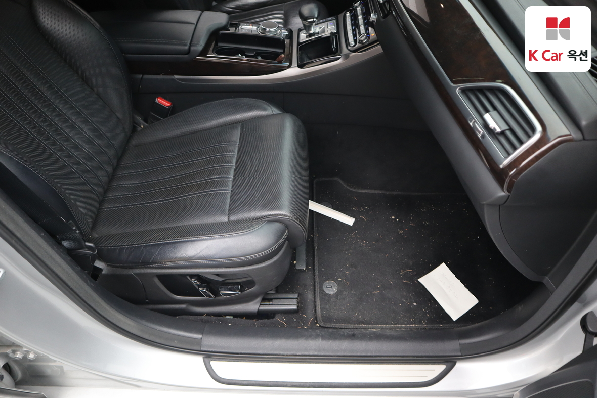 هيونداي جينيسيس EQ900 2016 - صورة 30