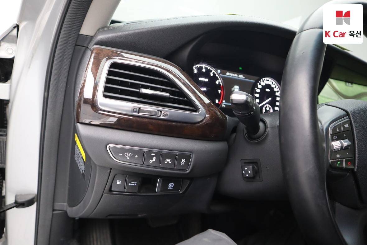 هيونداي جينيسيس EQ900 2016 - صورة 9