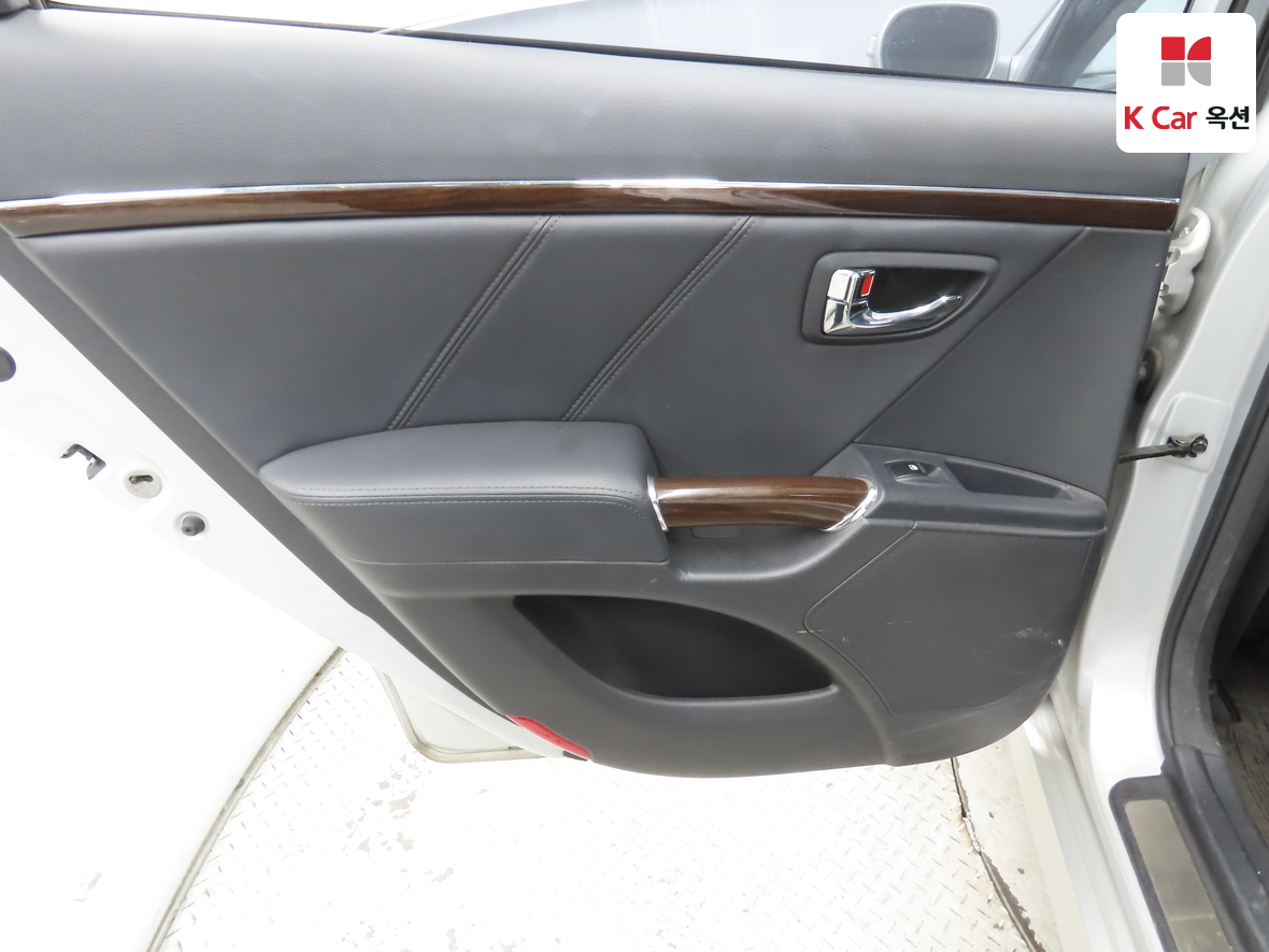 Hyundai Grandeur 2010 - Image 21