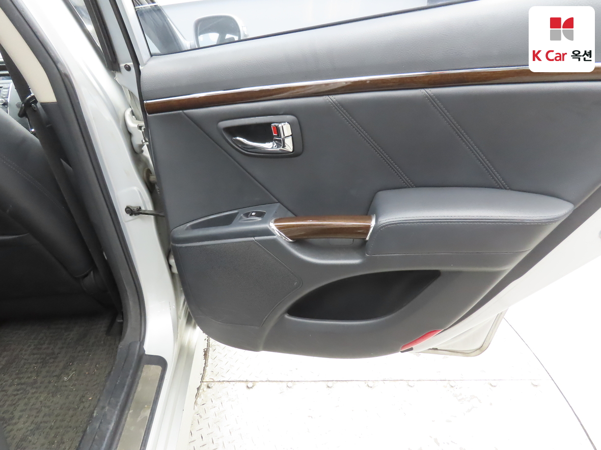 Hyundai Grandeur 2010 - Image 25