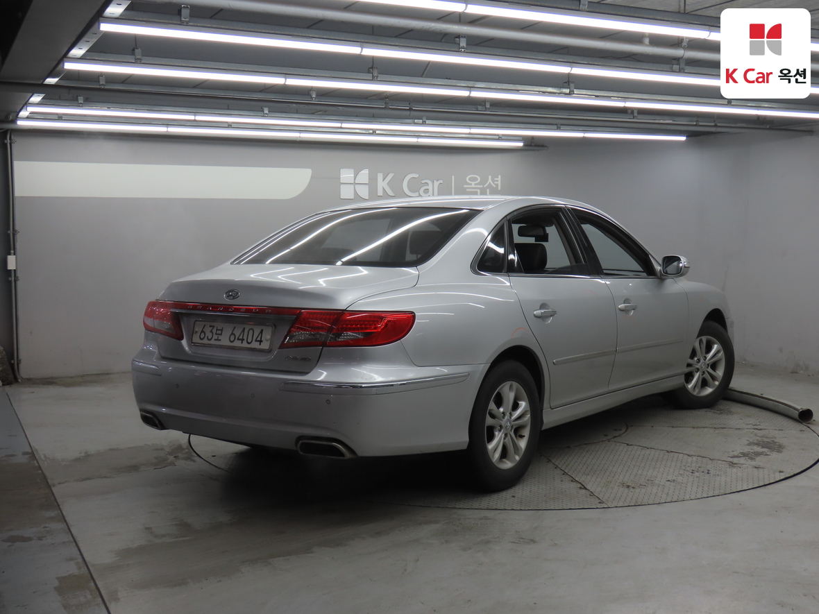 Hyundai Grandeur 2010 - Image 2