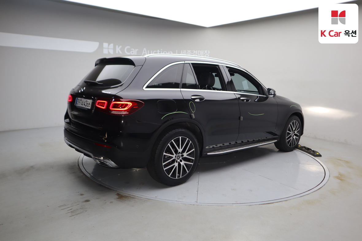 مرسيدس بنز GLC 2021 - صورة 2