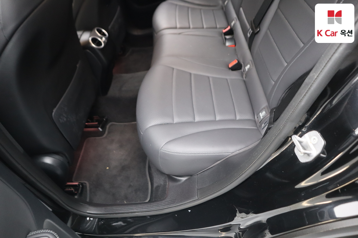 مرسيدس بنز GLC 2021 - صورة 27