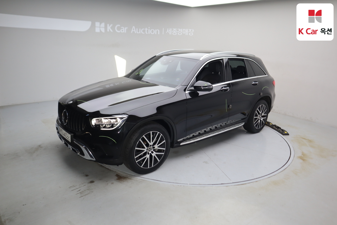 مرسيدس بنز GLC 2021 - صورة 1