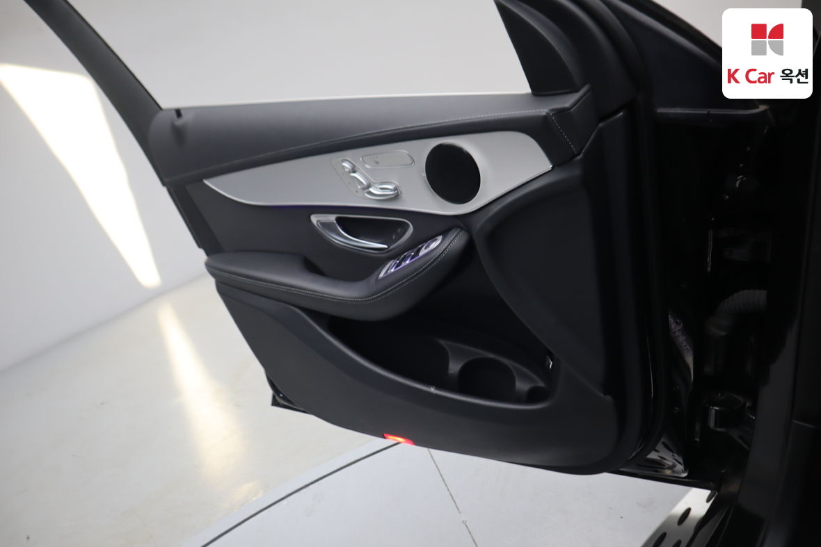 مرسيدس بنز GLC 2021 - صورة 8