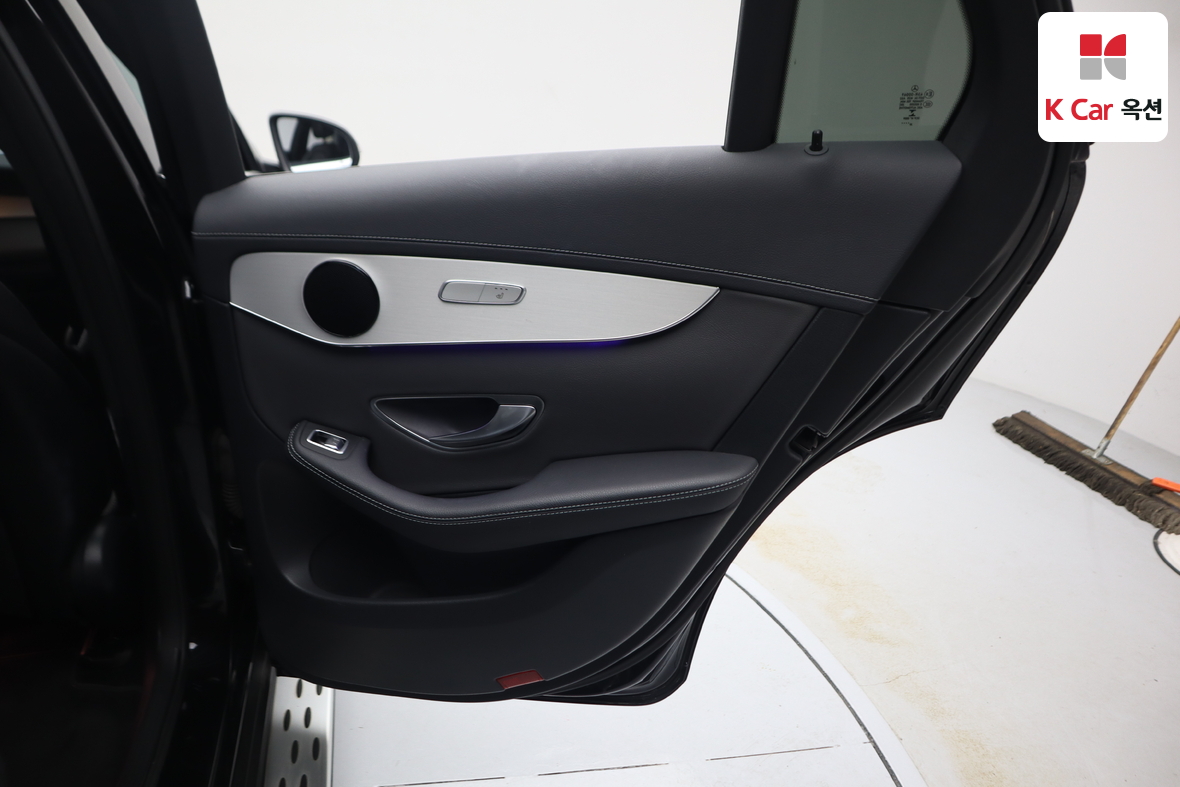 مرسيدس بنز GLC 2021 - صورة 32