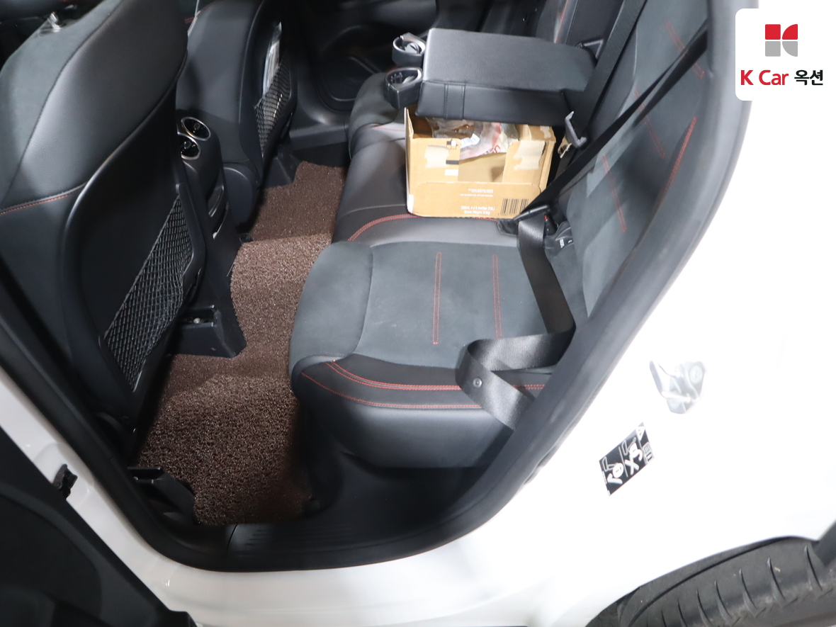 Mercedes-Benz GLA-Class 2023 - Image 25